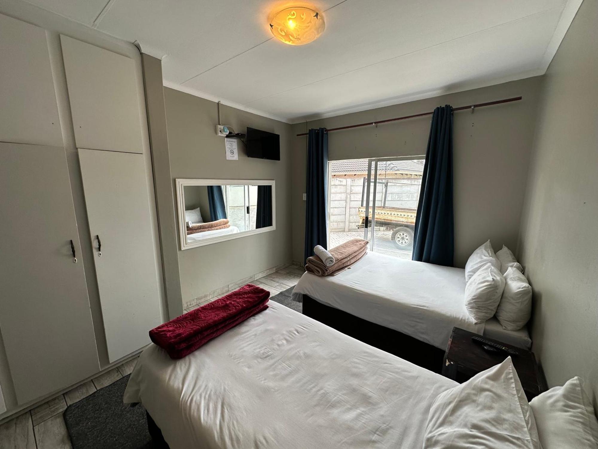 Favour Guest House Полокване Екстер'єр фото