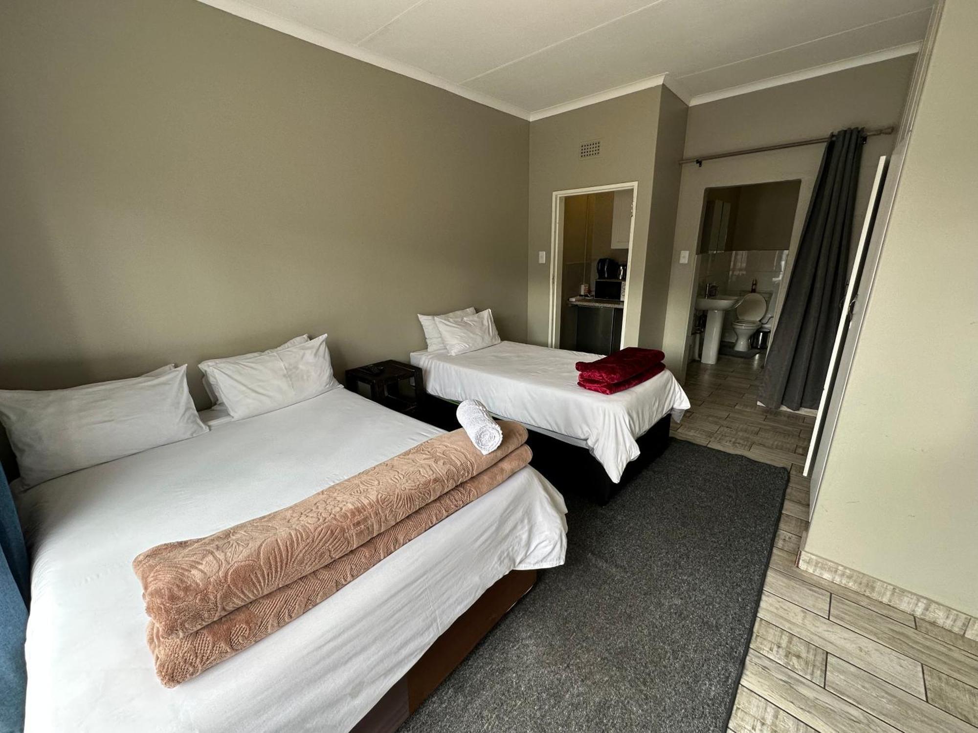 Favour Guest House Полокване Екстер'єр фото
