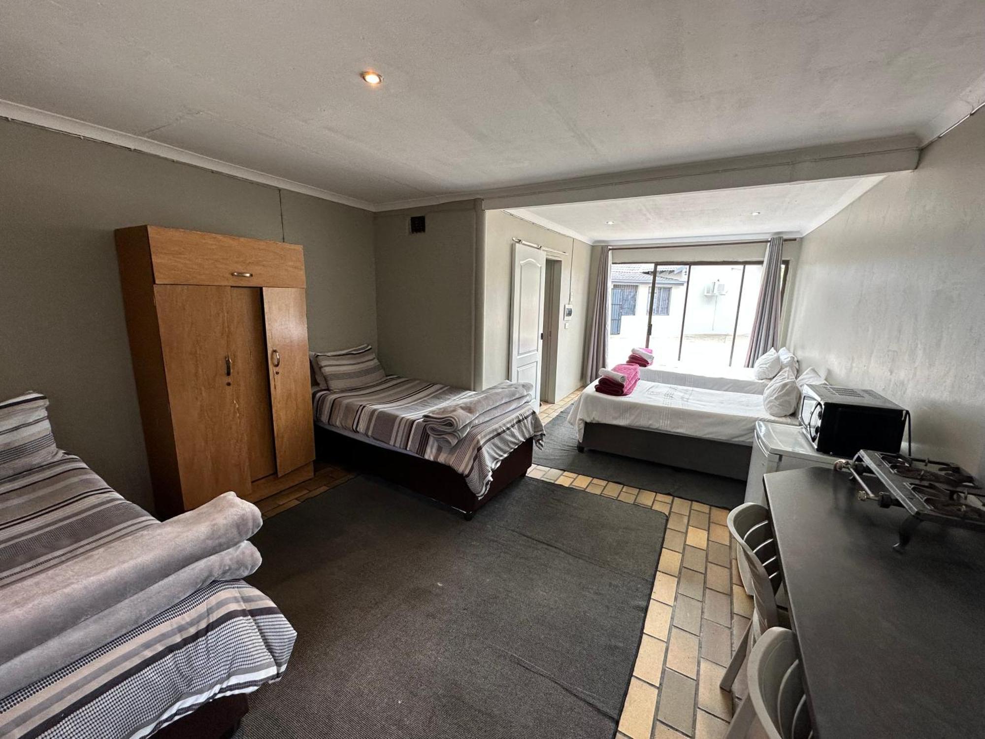 Favour Guest House Полокване Екстер'єр фото