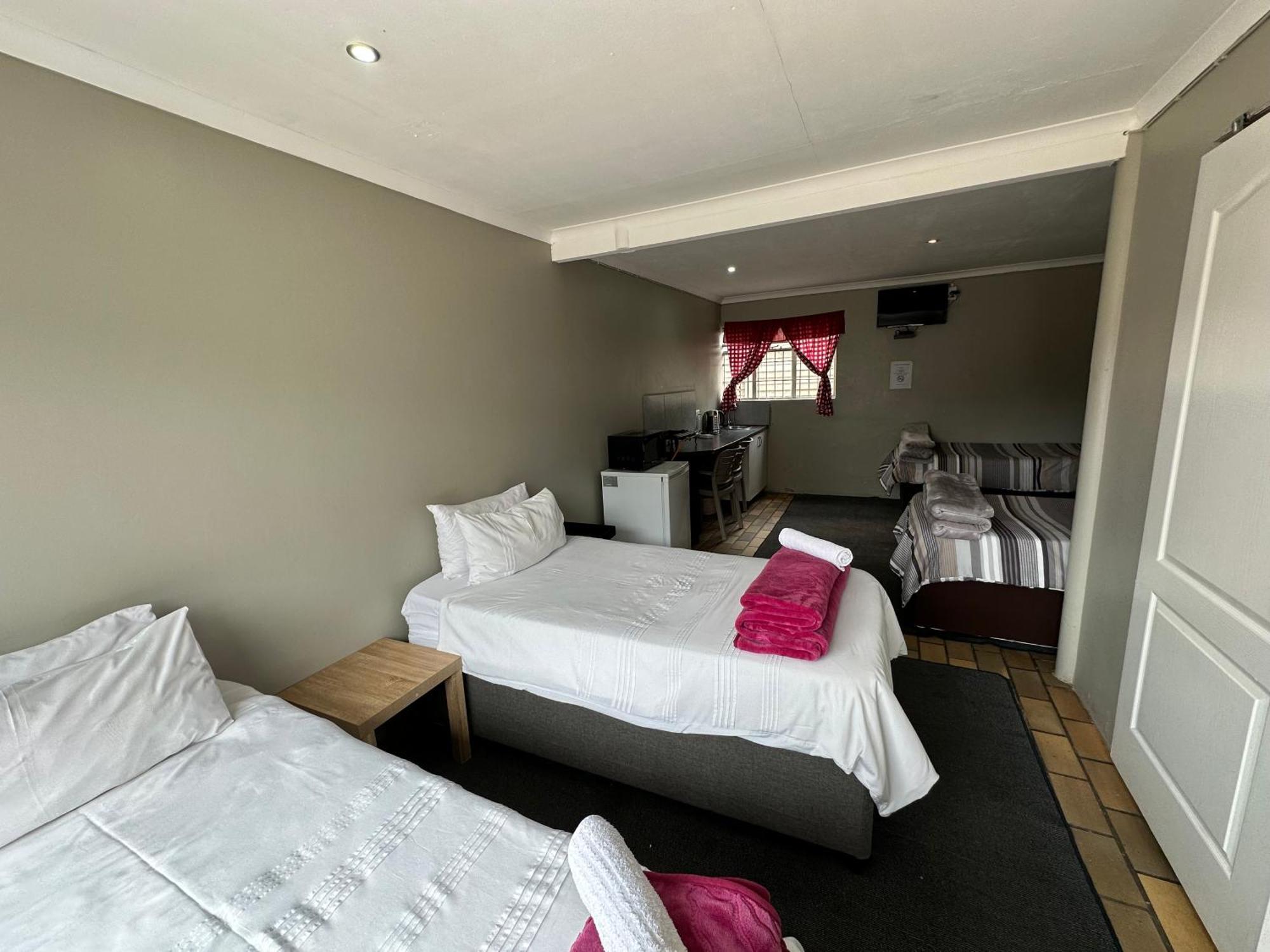 Favour Guest House Полокване Екстер'єр фото