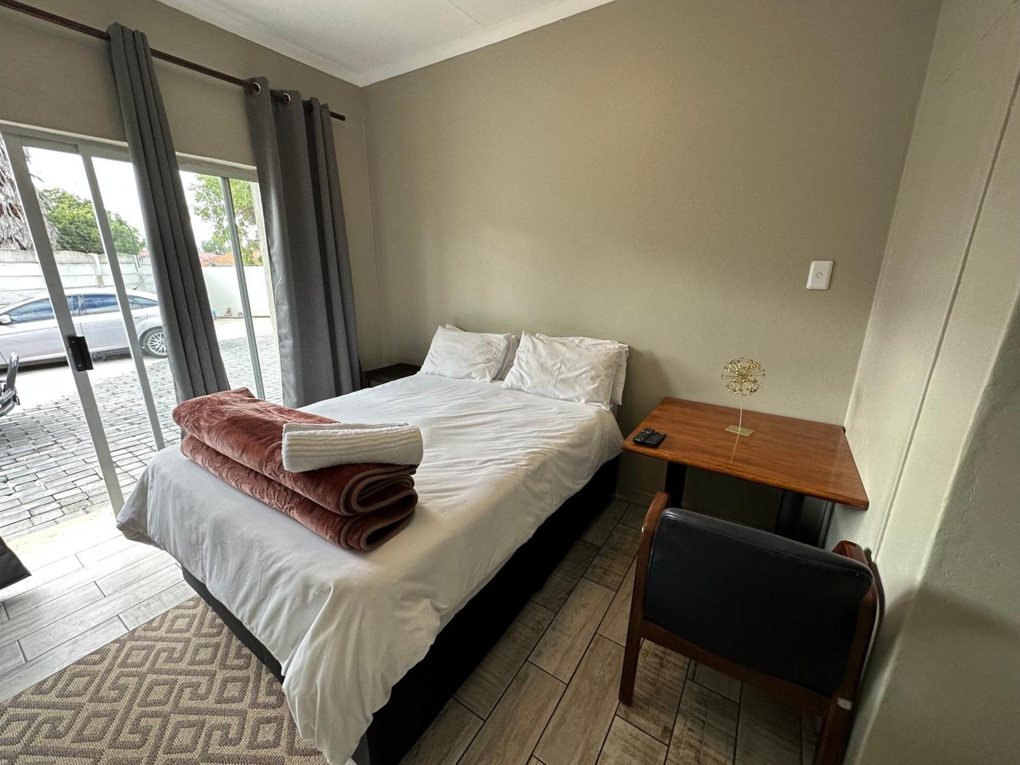 Favour Guest House Полокване Екстер'єр фото