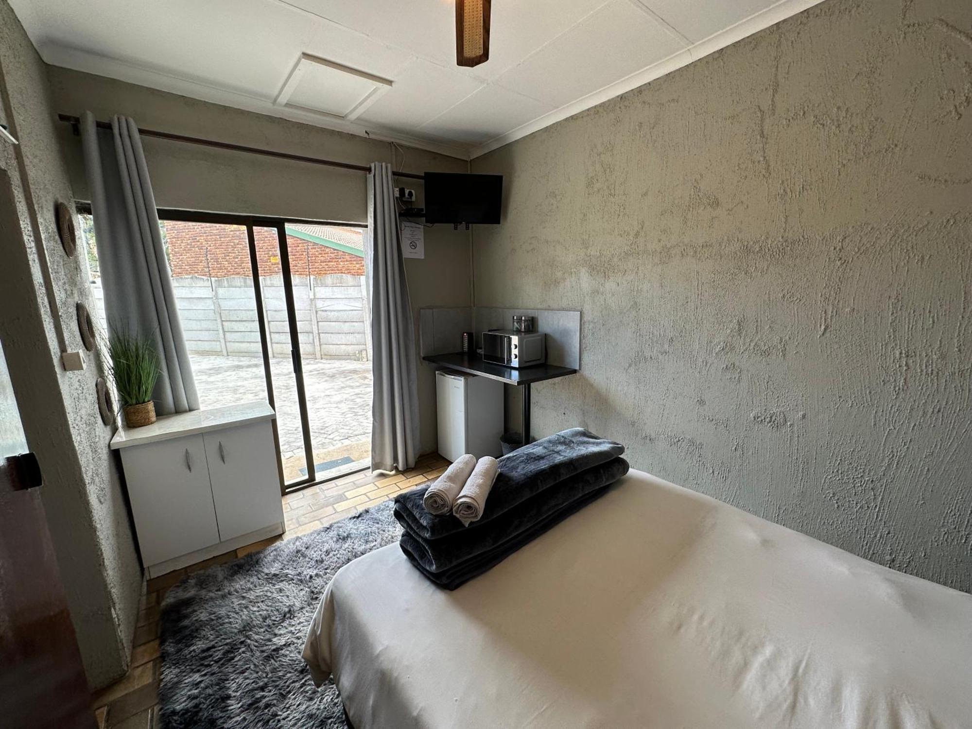 Favour Guest House Полокване Екстер'єр фото